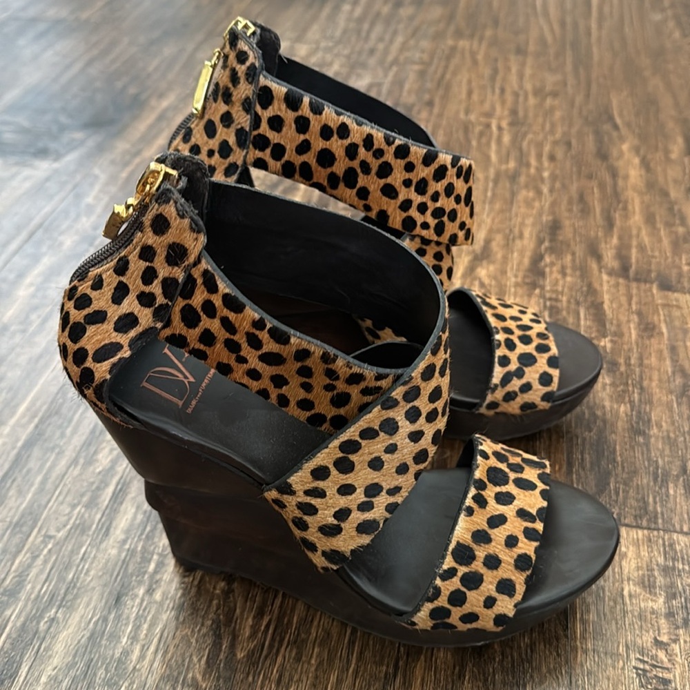🔥 DIANE VON FURSTENBERG  Opal calf hair wooden wedge sandals women’s 7.5